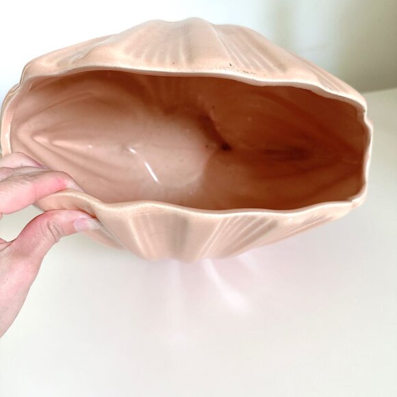 HYALYN POTTERY CLAMSHELL VASE 438 MADE IN USA PALE PEACH - Picture 7 of 9